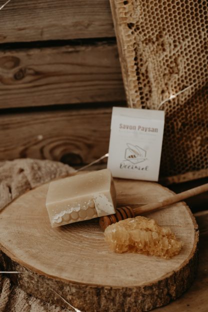 Savon au miel et cire d'abeilles enrichi en lait de chèvre plein air savon 120g